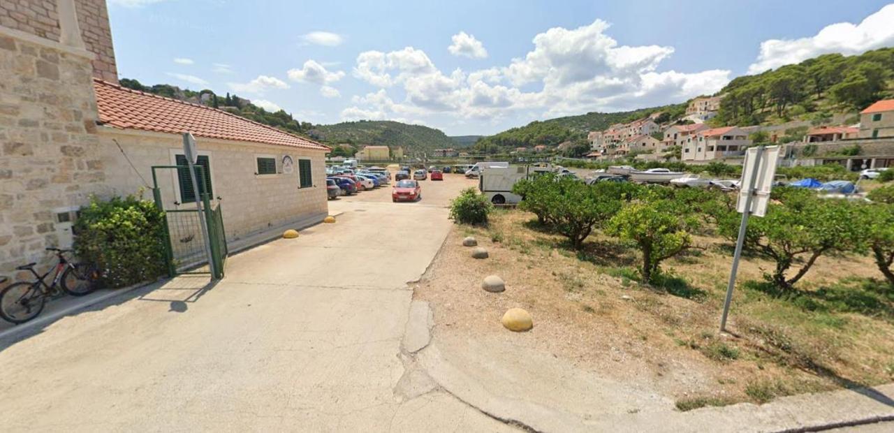Apartments Jaksic Postira Exterior photo