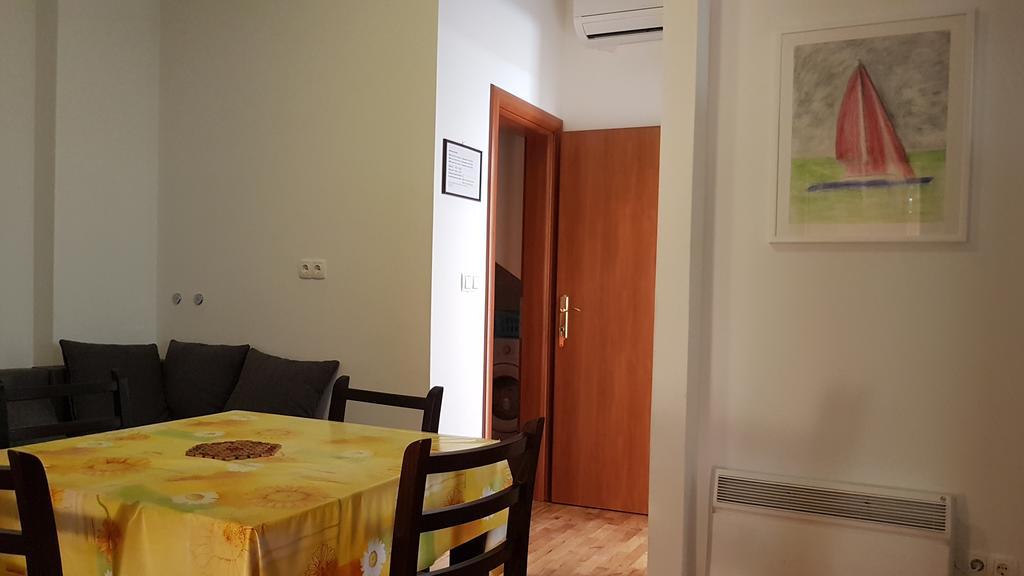 Apartments Jaksic Postira Exterior photo