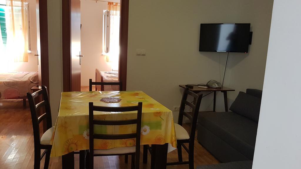 Apartments Jaksic Postira Exterior photo