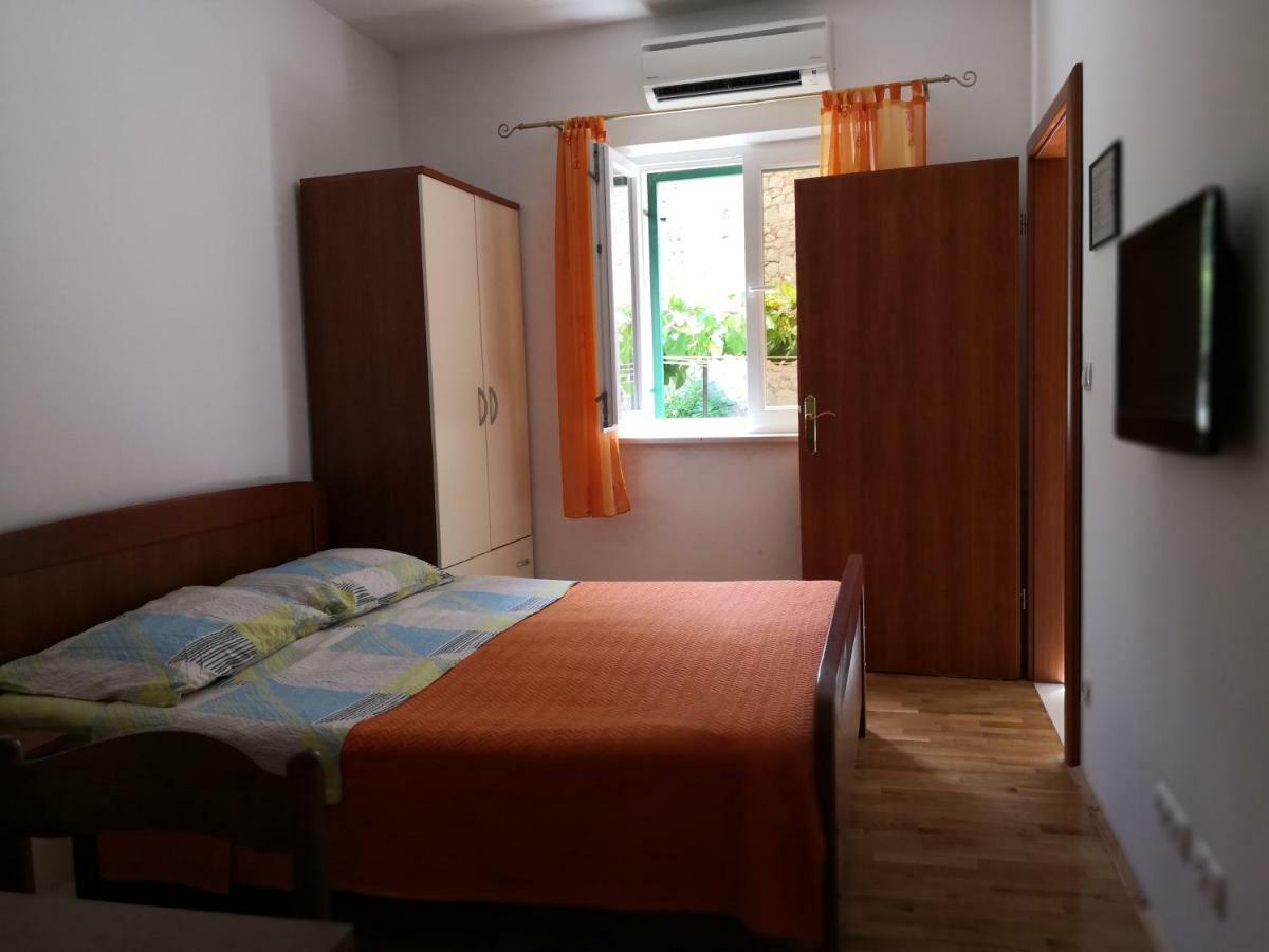 Apartments Jaksic Postira Exterior photo