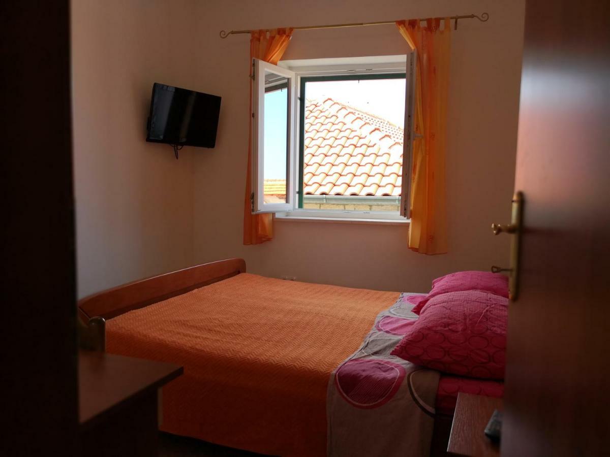Apartments Jaksic Postira Exterior photo