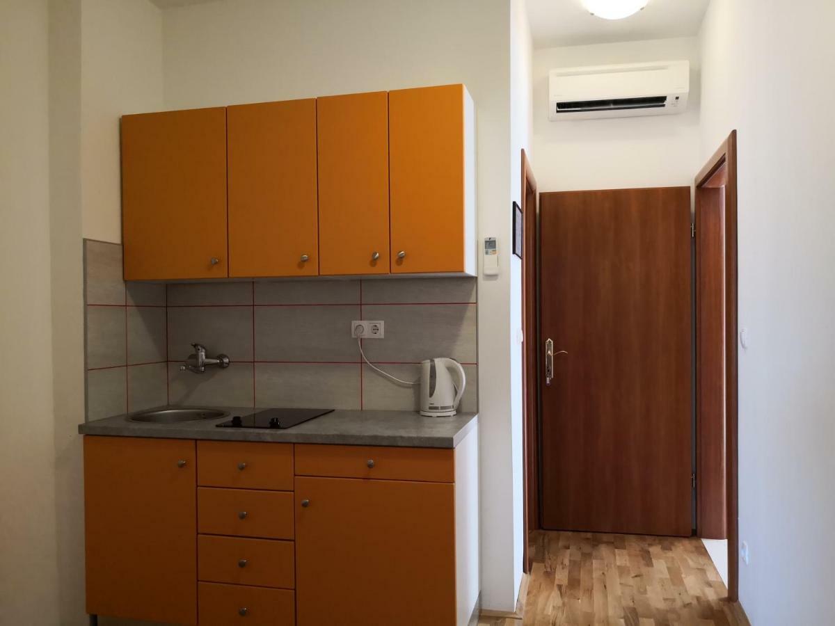 Apartments Jaksic Postira Exterior photo