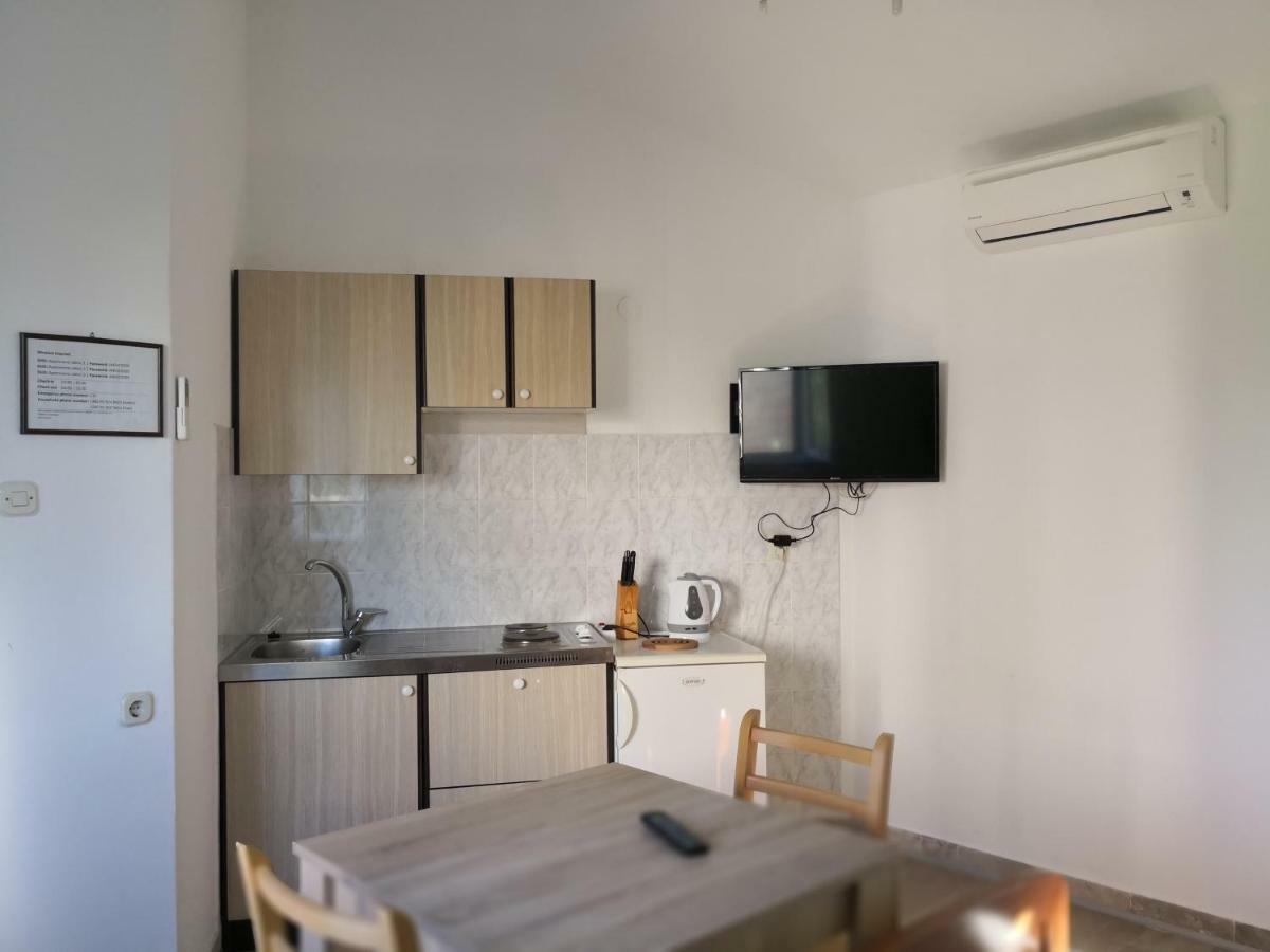 Apartments Jaksic Postira Exterior photo