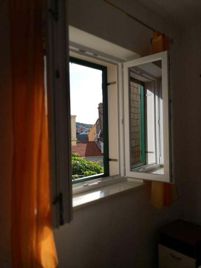 Apartments Jaksic Postira Exterior photo