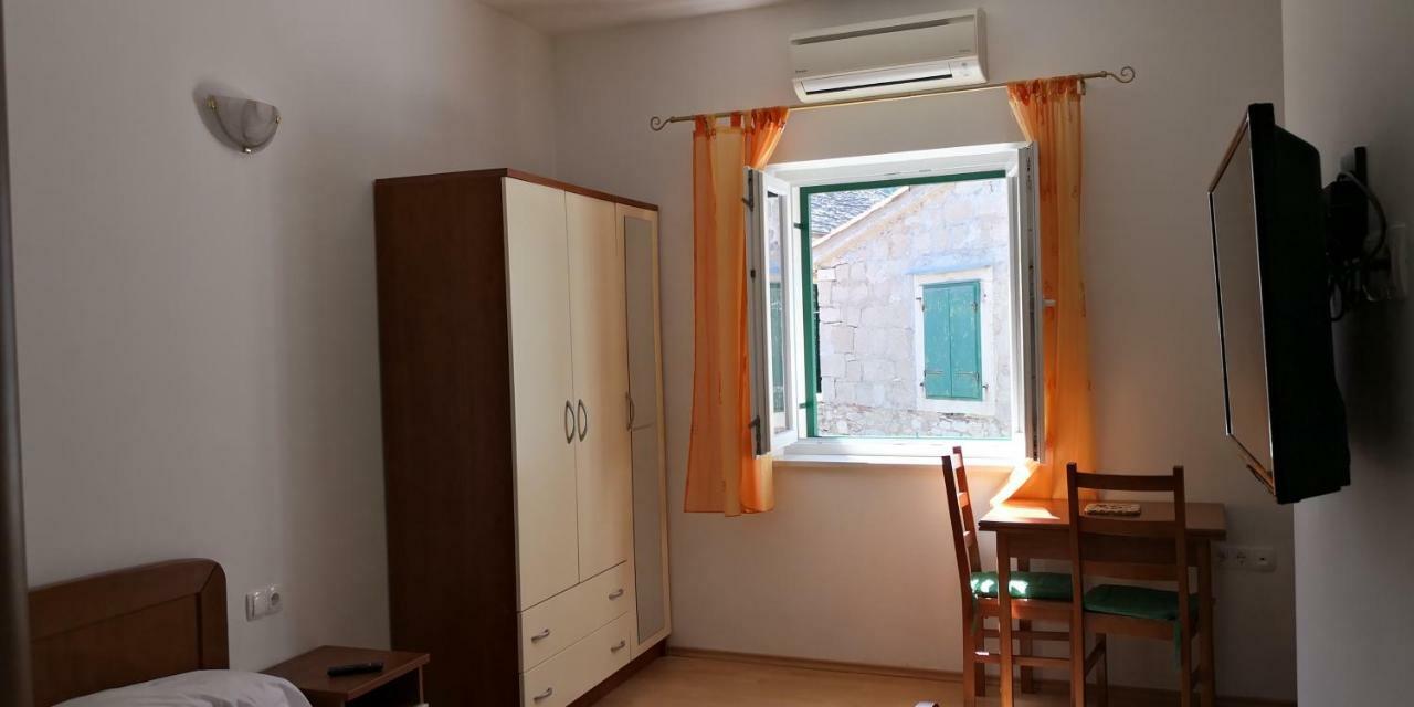 Apartments Jaksic Postira Exterior photo