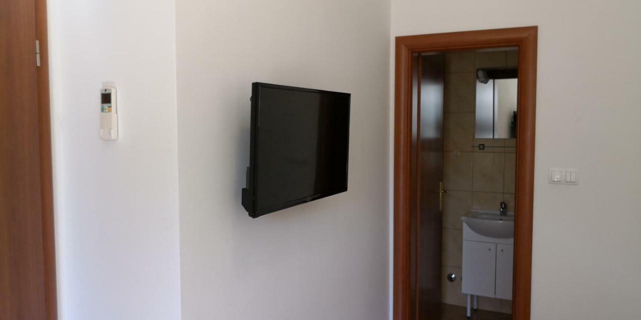 Apartments Jaksic Postira Exterior photo