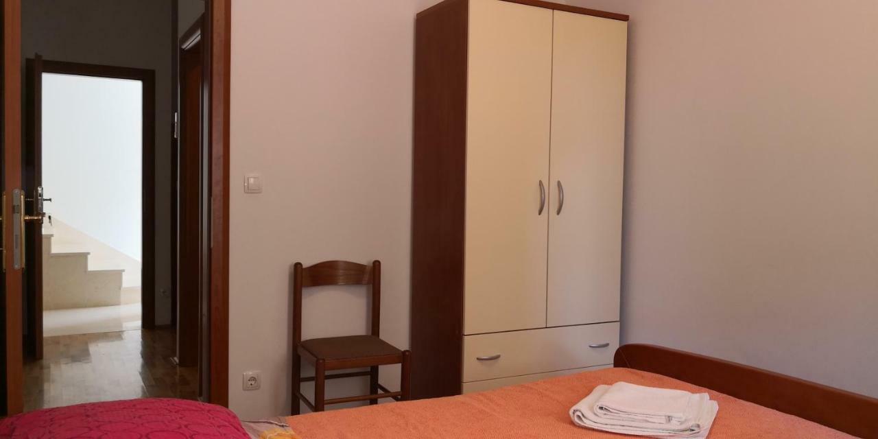 Apartments Jaksic Postira Exterior photo