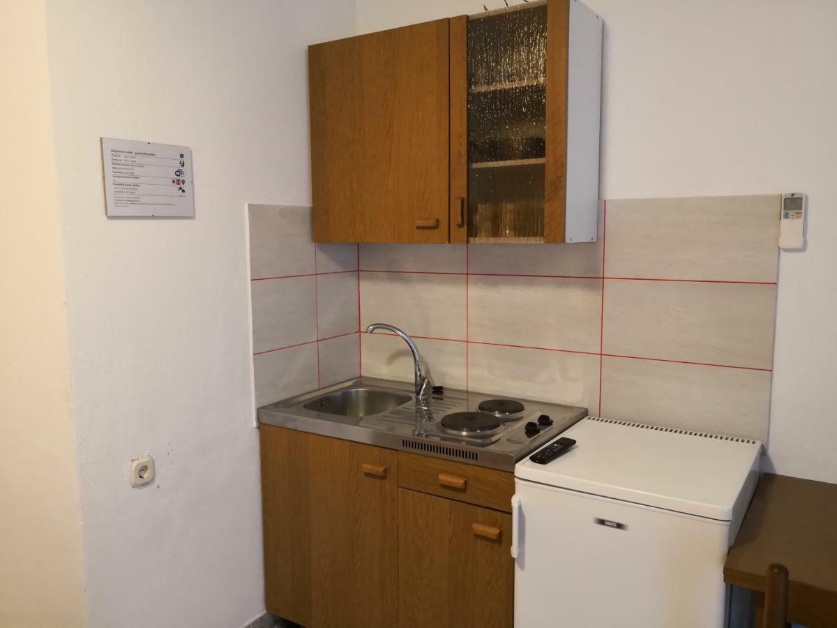 Apartments Jaksic Postira Exterior photo
