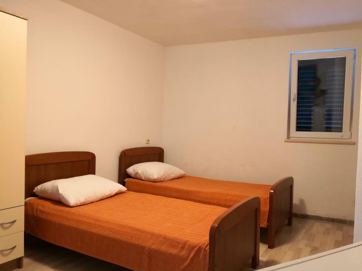 Apartments Jaksic Postira Exterior photo