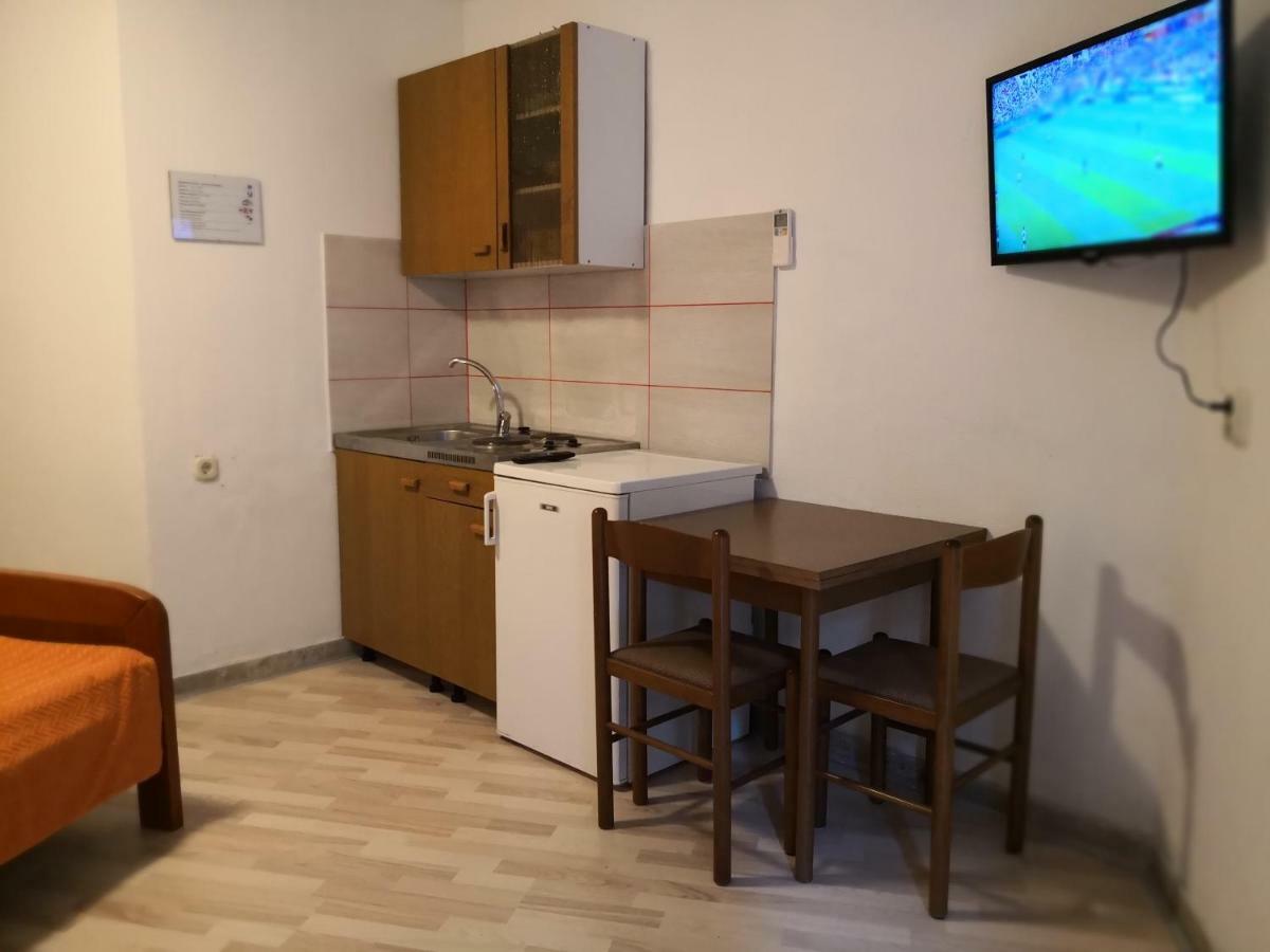 Apartments Jaksic Postira Exterior photo