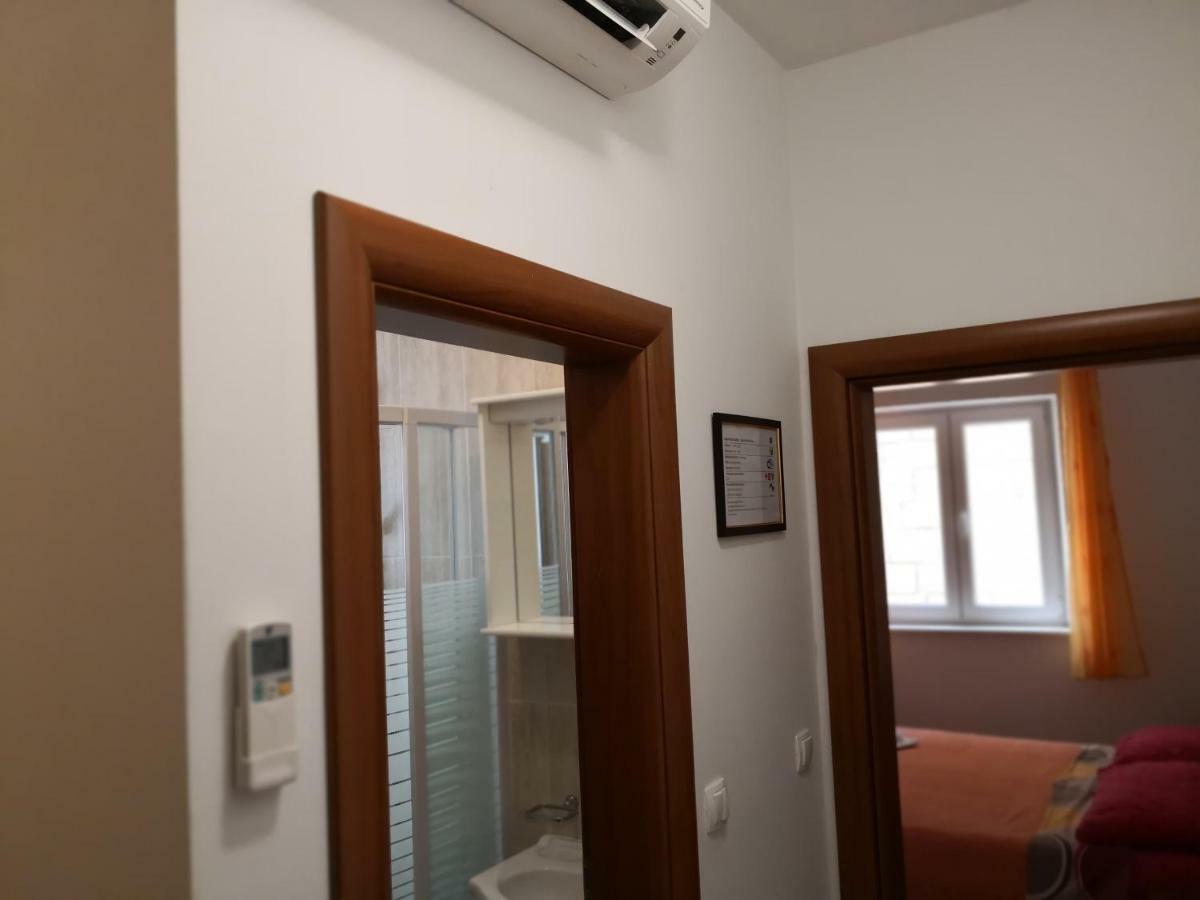 Apartments Jaksic Postira Exterior photo