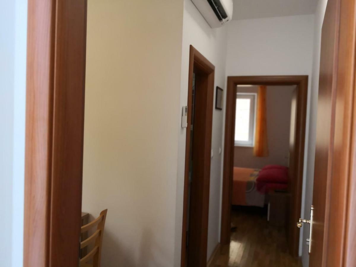 Apartments Jaksic Postira Exterior photo