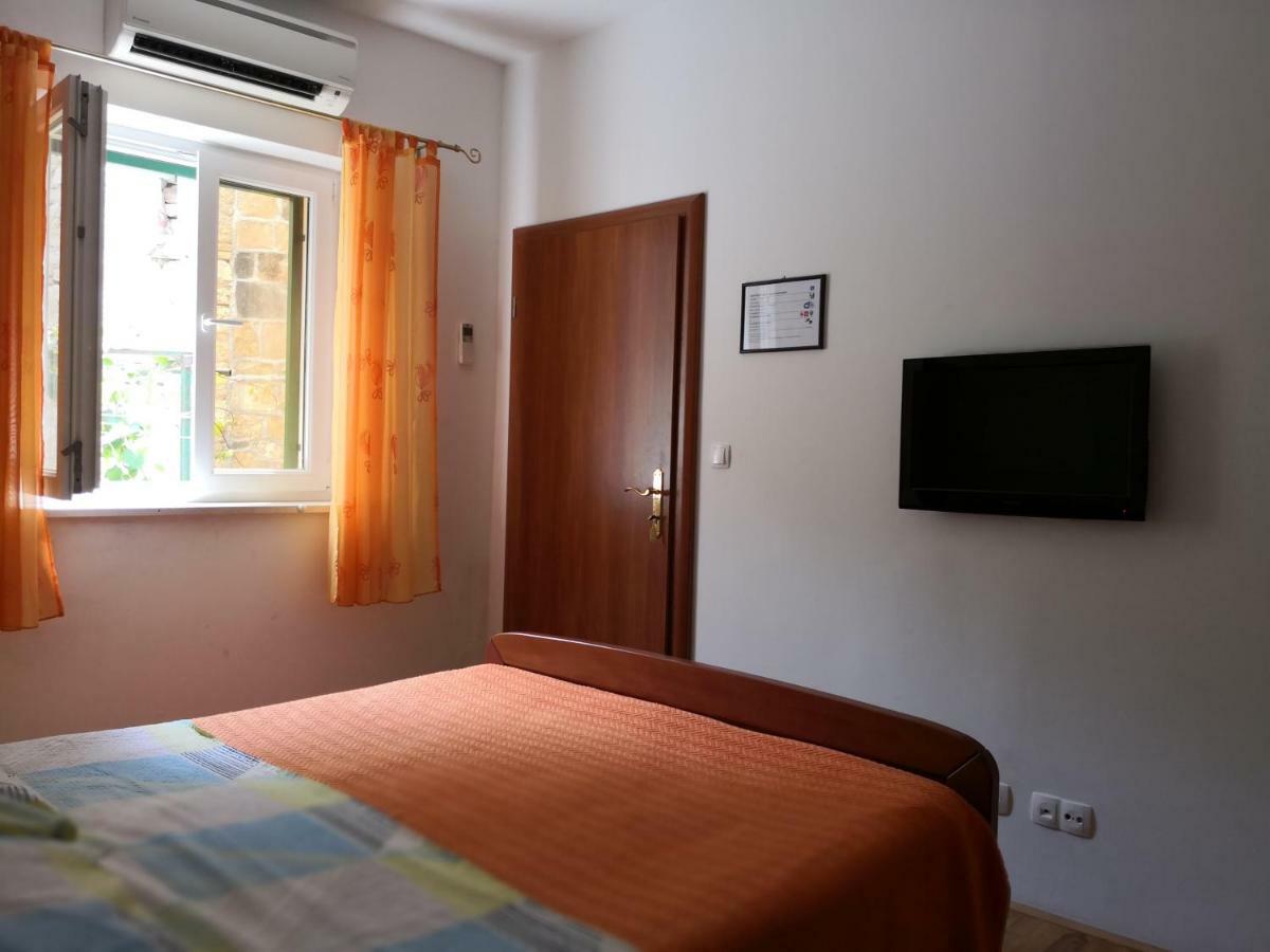 Apartments Jaksic Postira Exterior photo