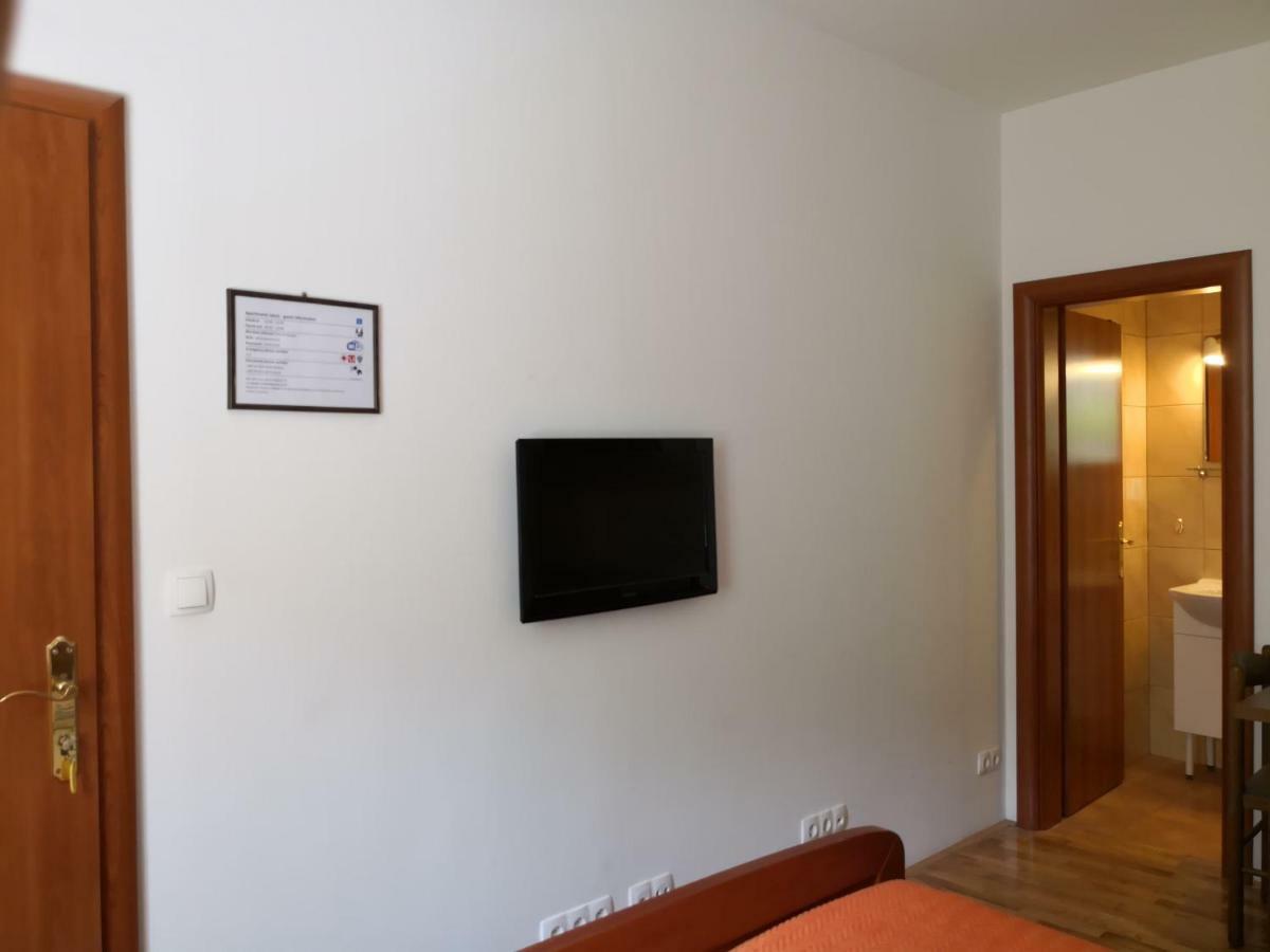 Apartments Jaksic Postira Exterior photo