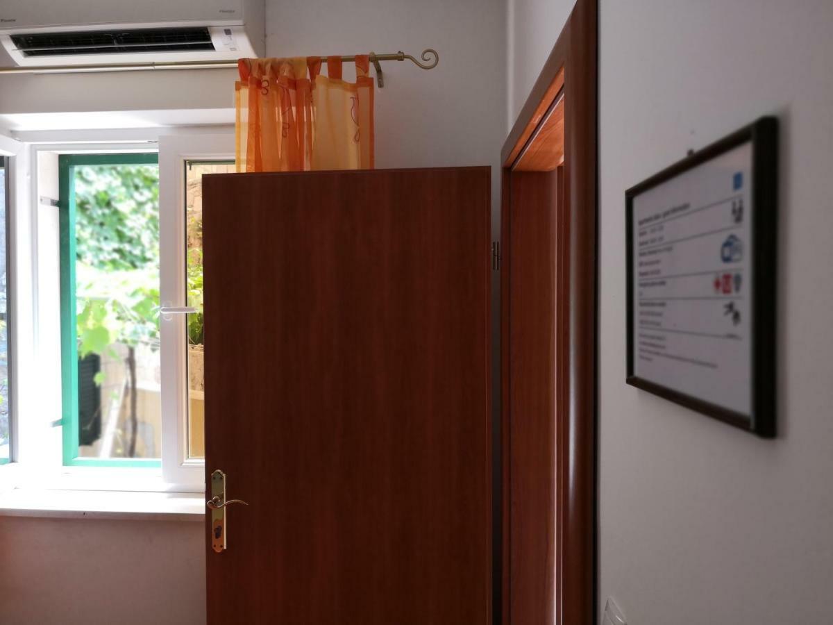 Apartments Jaksic Postira Exterior photo
