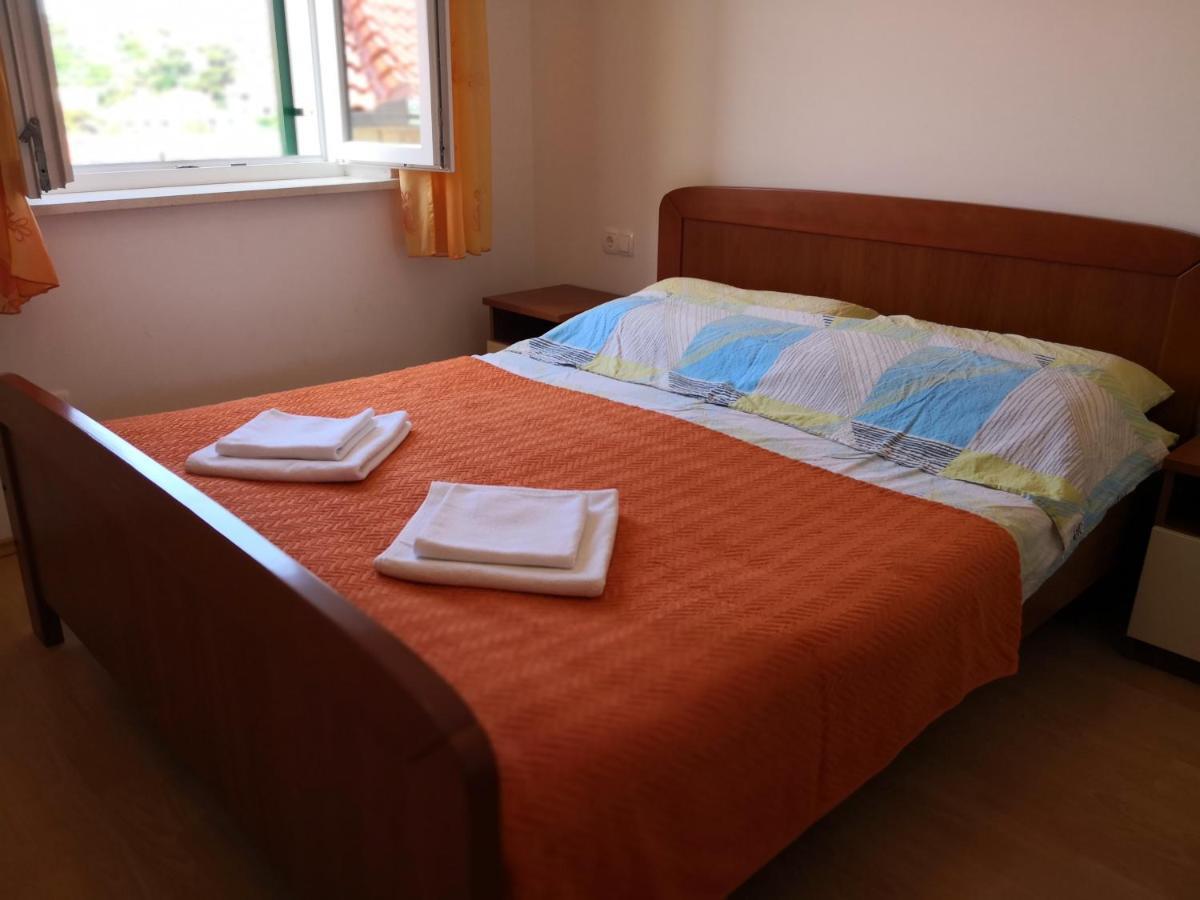 Apartments Jaksic Postira Exterior photo