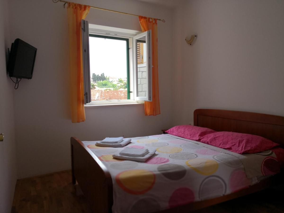 Apartments Jaksic Postira Exterior photo