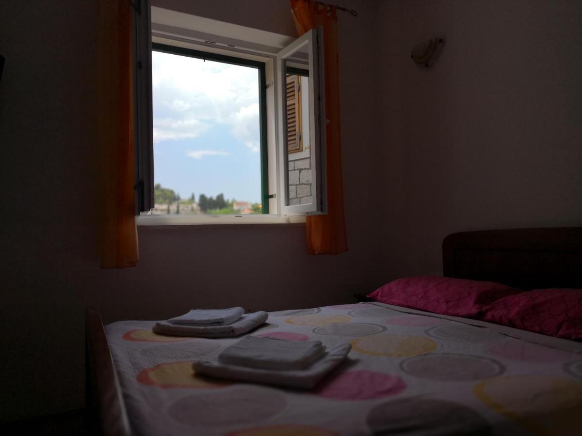 Apartments Jaksic Postira Exterior photo